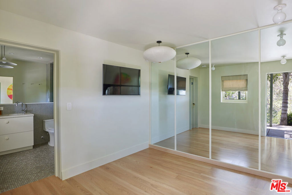 3132 Hollyridge Drive Property Photo 43