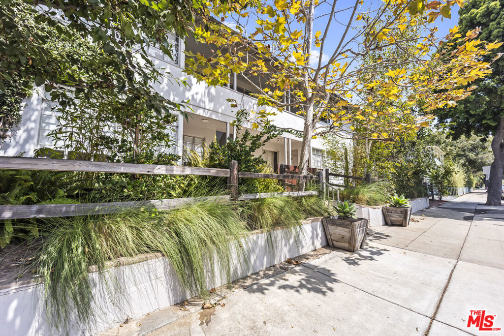 1807 Montana Ave C Property Photo 3