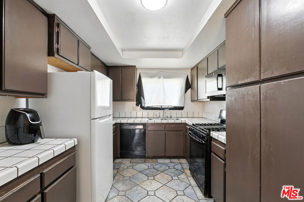 1655 E Avenue K Property Photo 13