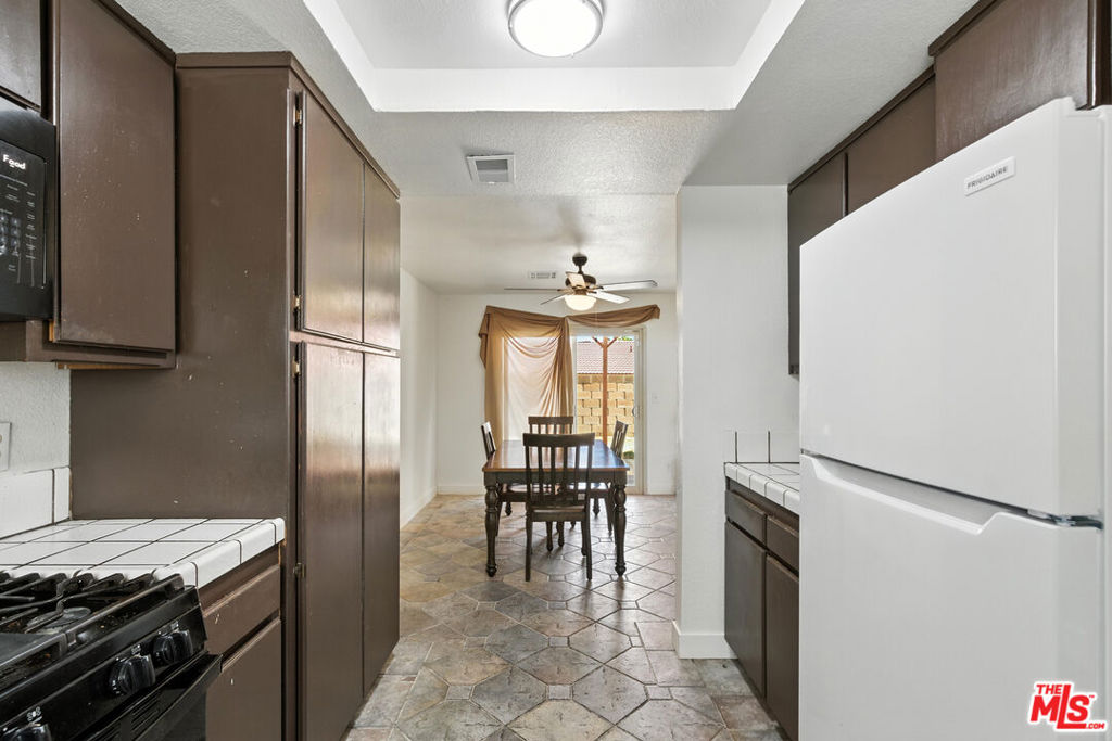 1655 E Avenue K Property Photo 14
