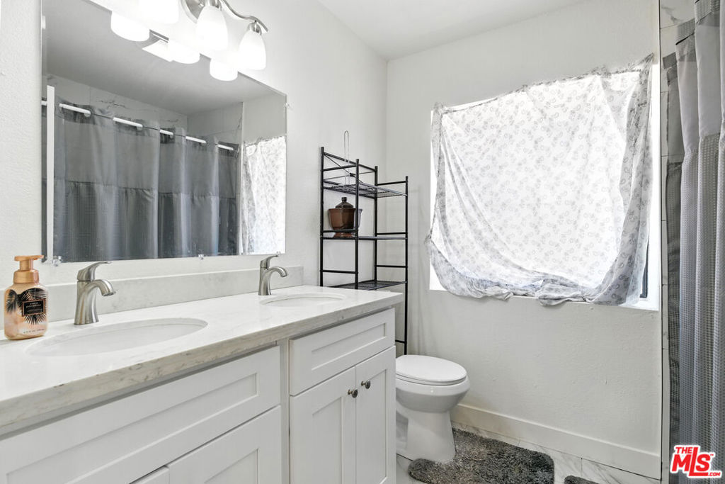 1655 E Avenue K Property Photo 17