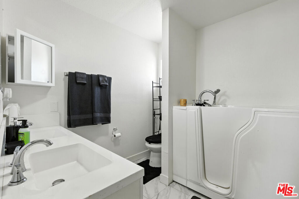 1655 E Avenue K Property Photo 19