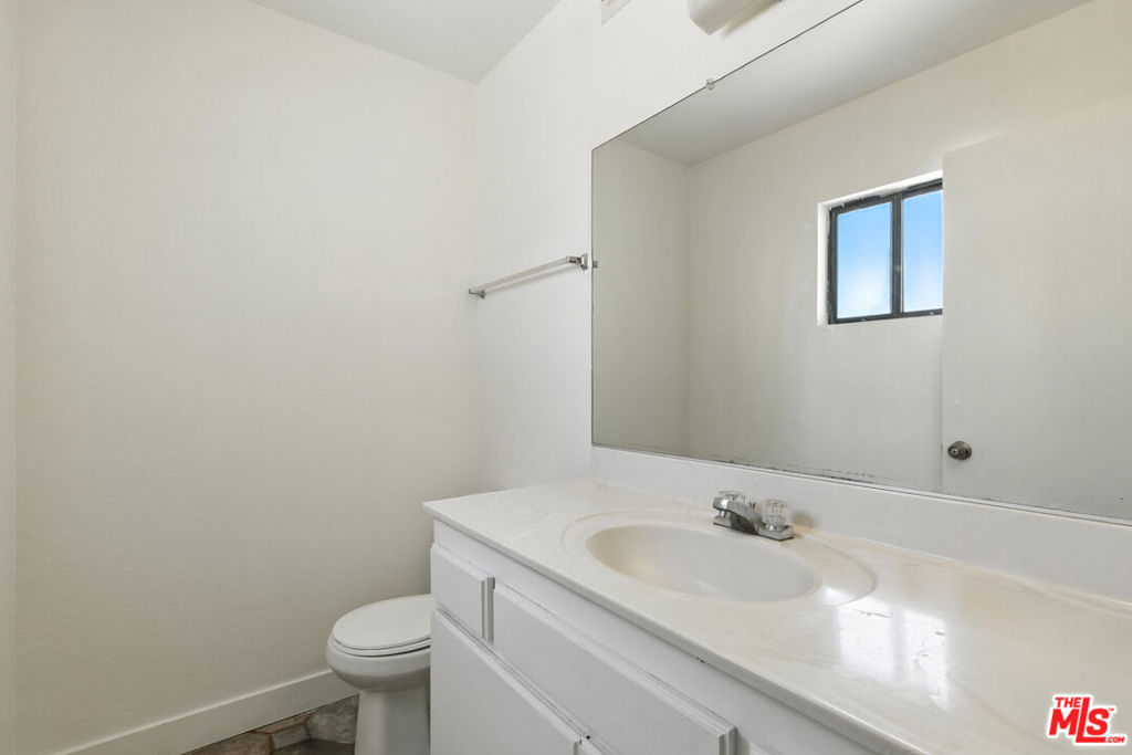 1655 E Avenue K Property Photo 21