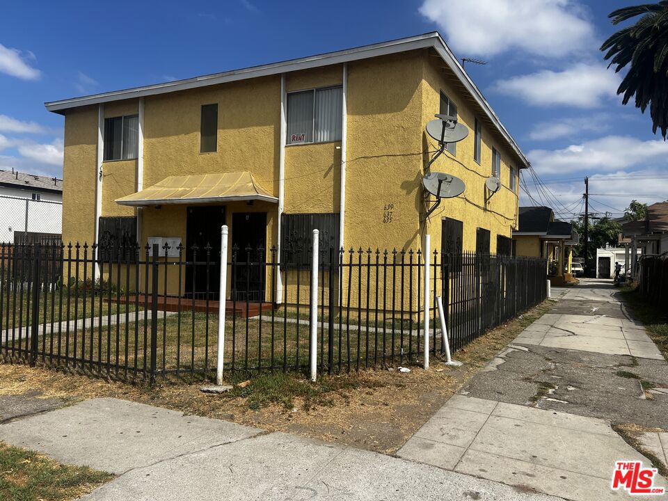 639 W 80th Street Property Photo 1