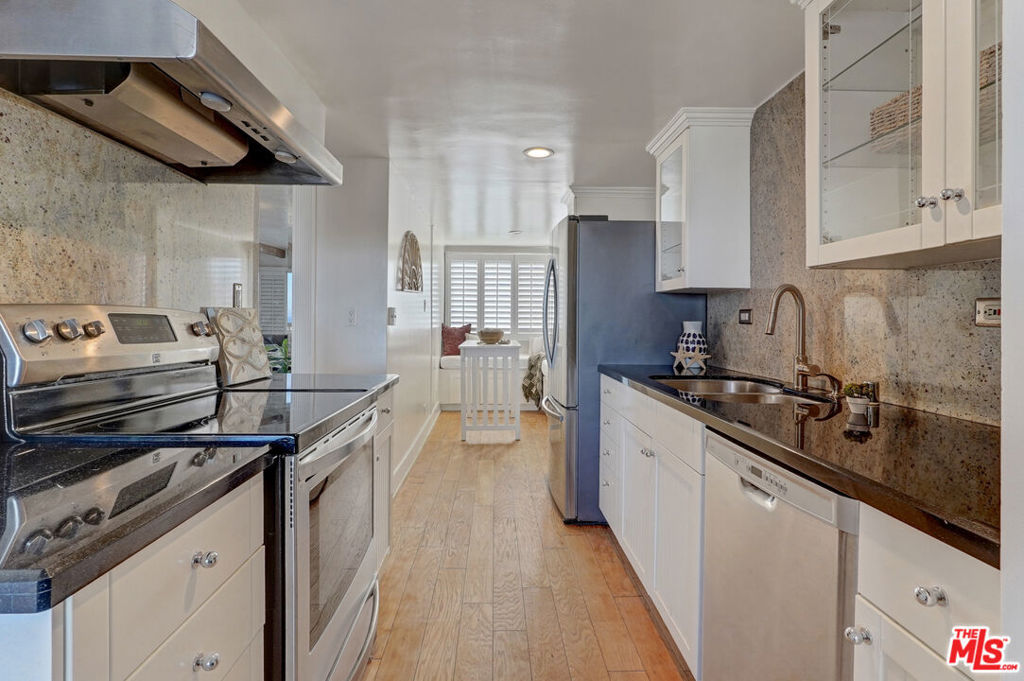 23904 De Ville Way D Property Photo 7