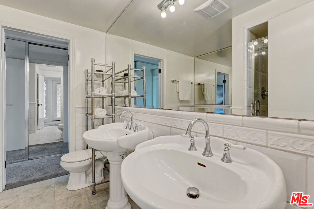 23904 De Ville Way D Property Photo 13