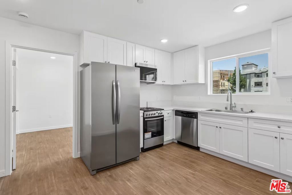 833 W 84th Street Property Photo 4