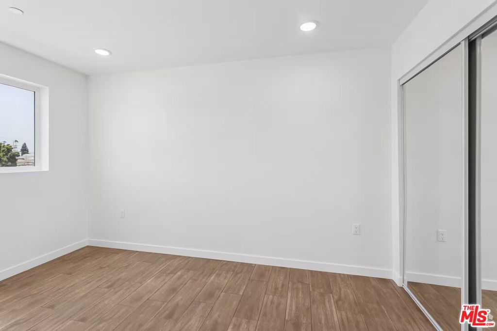 833 W 84th Street Property Photo 8