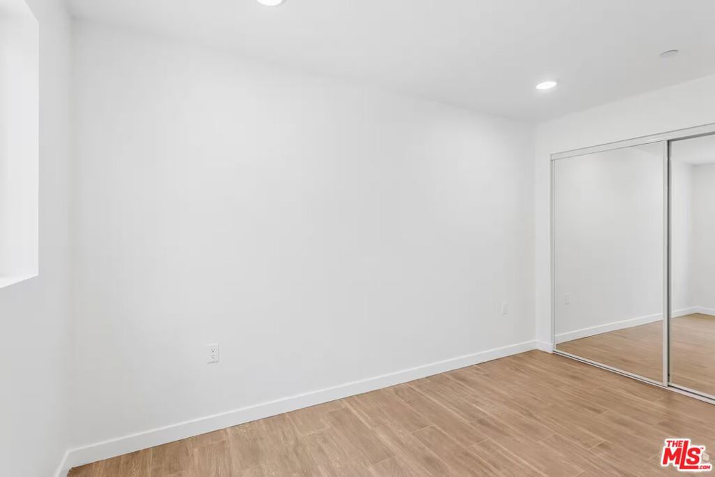 833 W 84th Street Property Photo 9