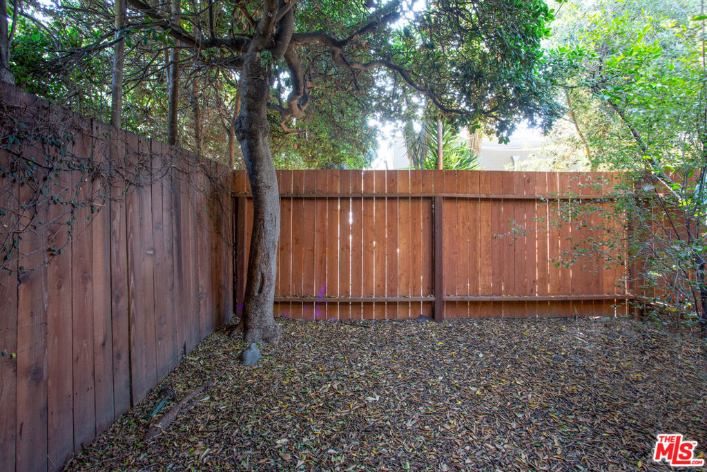 748 N Citrus Avenue Property Photo 16