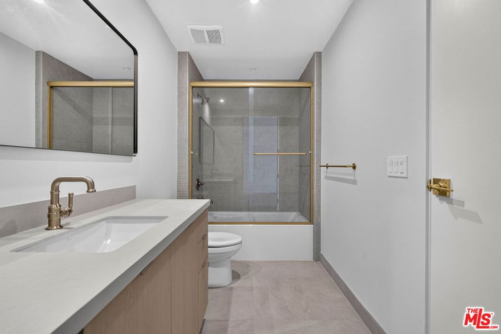 1808 Lincoln Boulevard 305 Property Photo 11