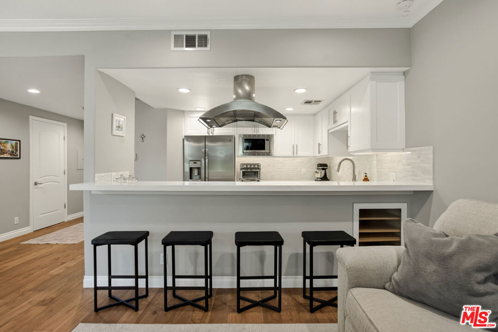 1426 N Laurel Avenue 110 Property Photo 9