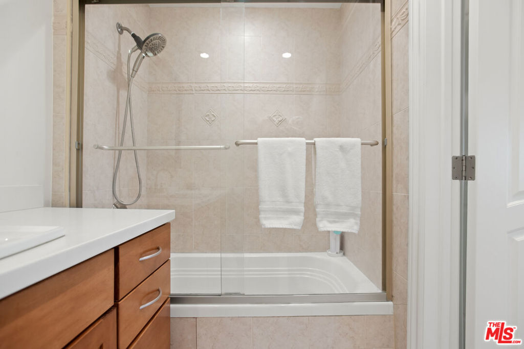 1426 N Laurel Avenue 110 Property Photo 26