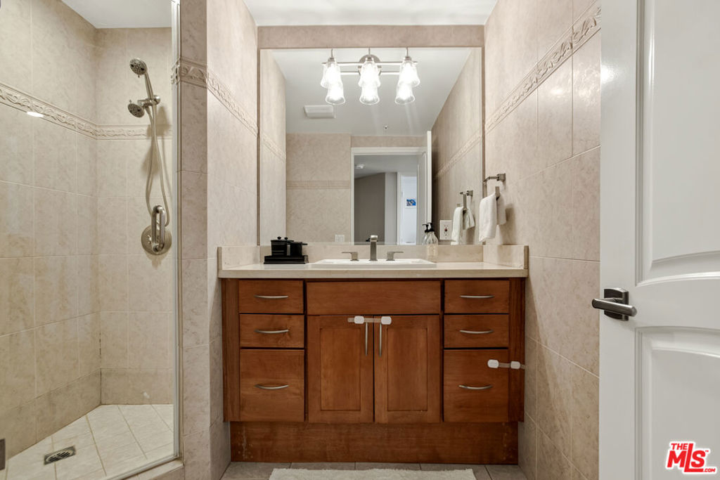 1426 N Laurel Avenue 110 Property Photo 29