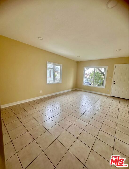 3533 E 8th Street Property Photo 5