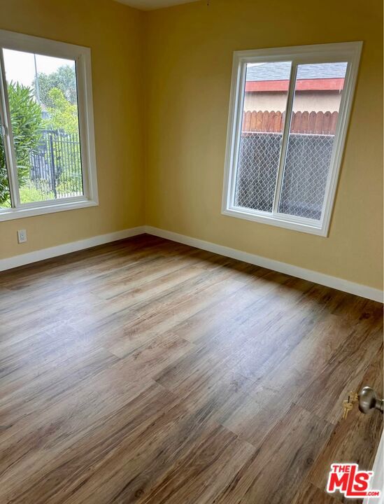 3533 E 8th Street Property Photo 8