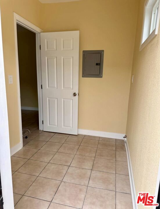 3533 E 8th Street Property Photo 9