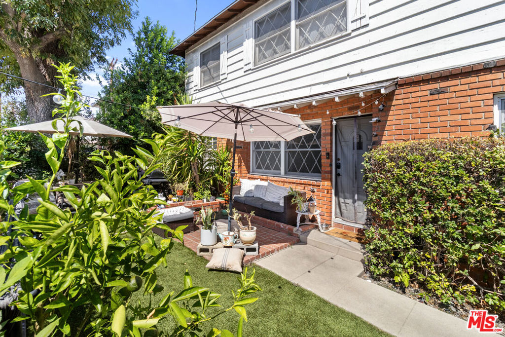 6254 Whitsett Property Photo 4