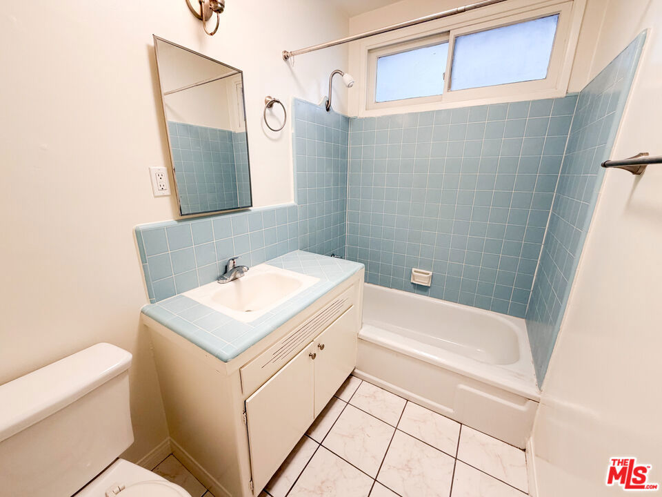 6254 Whitsett Property Photo 15