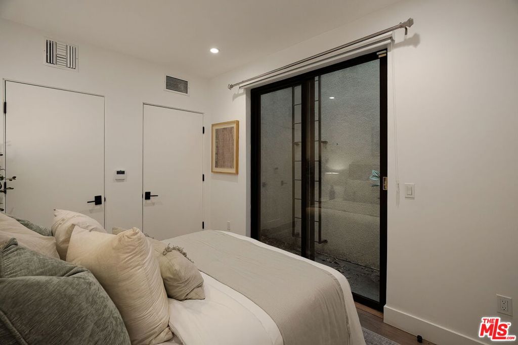 1927 18th Street B Property Photo 49