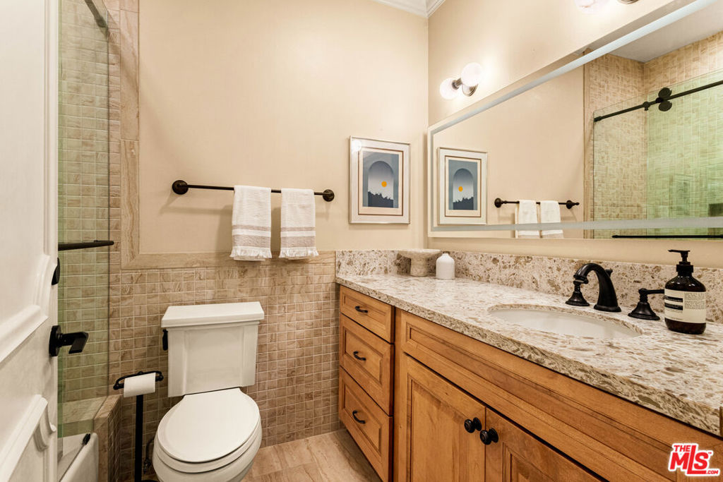 1370 Kelton Avenue 106 Property Photo 25