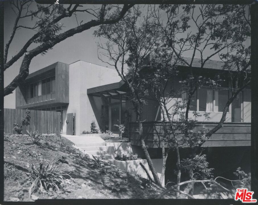 3499 Beverly Glen Boulevard Property Photo 4