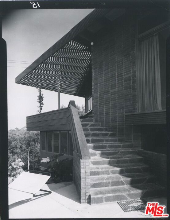 3499 Beverly Glen Boulevard Property Photo 6