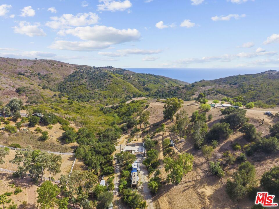 2911 S Foose Road Property Photo 2