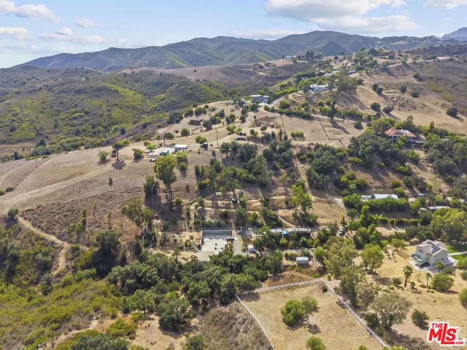 2911 S Foose Road Property Photo 3