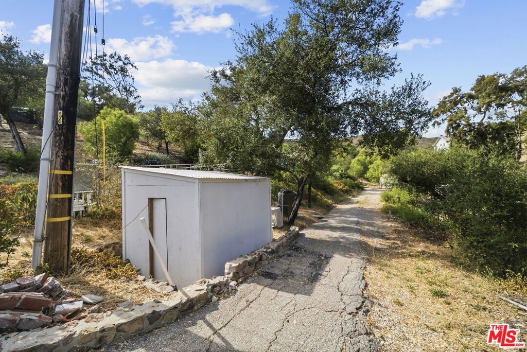 2911 S Foose Road Property Photo 10