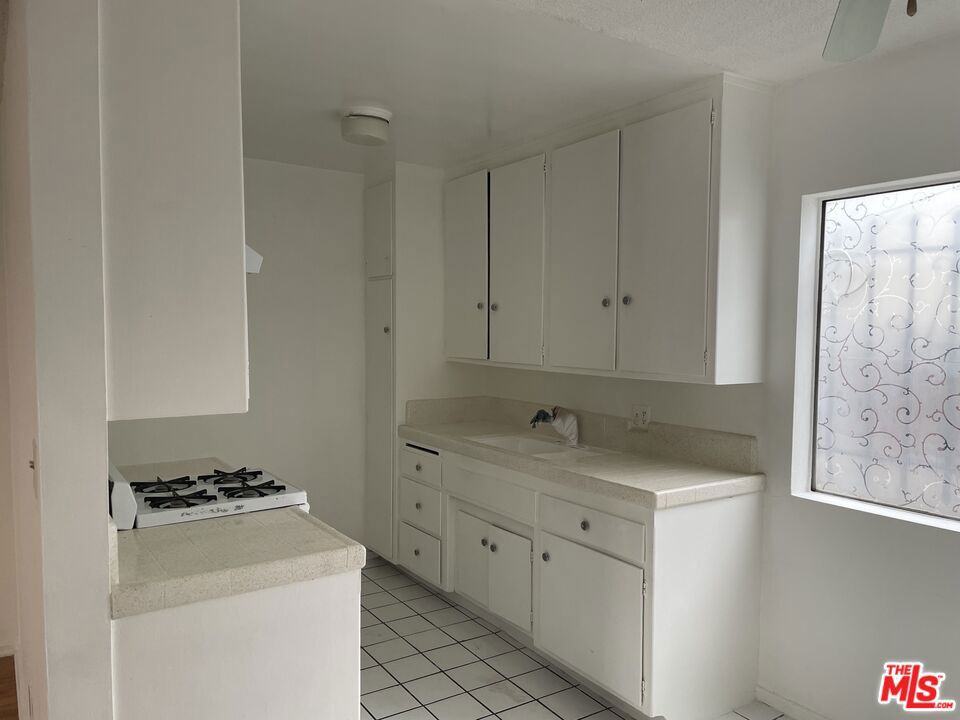 3749 Veteran Avenue Property Photo 8