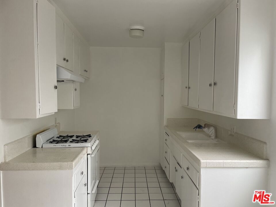 3749 Veteran Avenue Property Photo 9