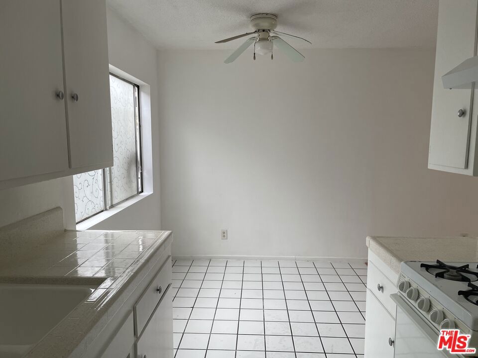 3749 Veteran Avenue Property Photo 10
