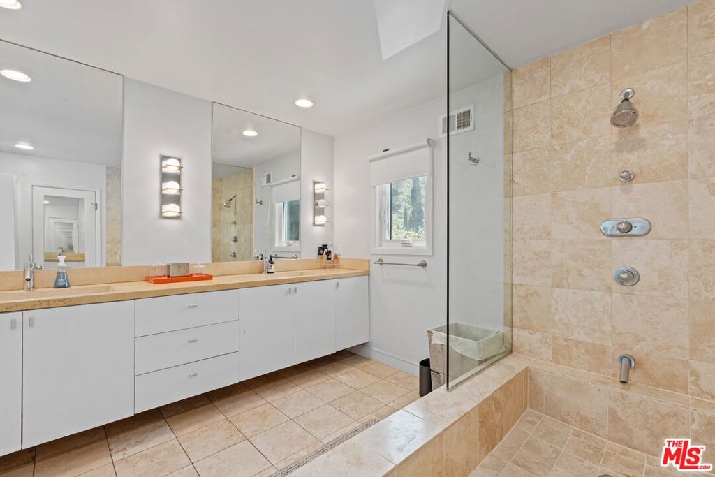 7561 Devista Drive Property Photo 21