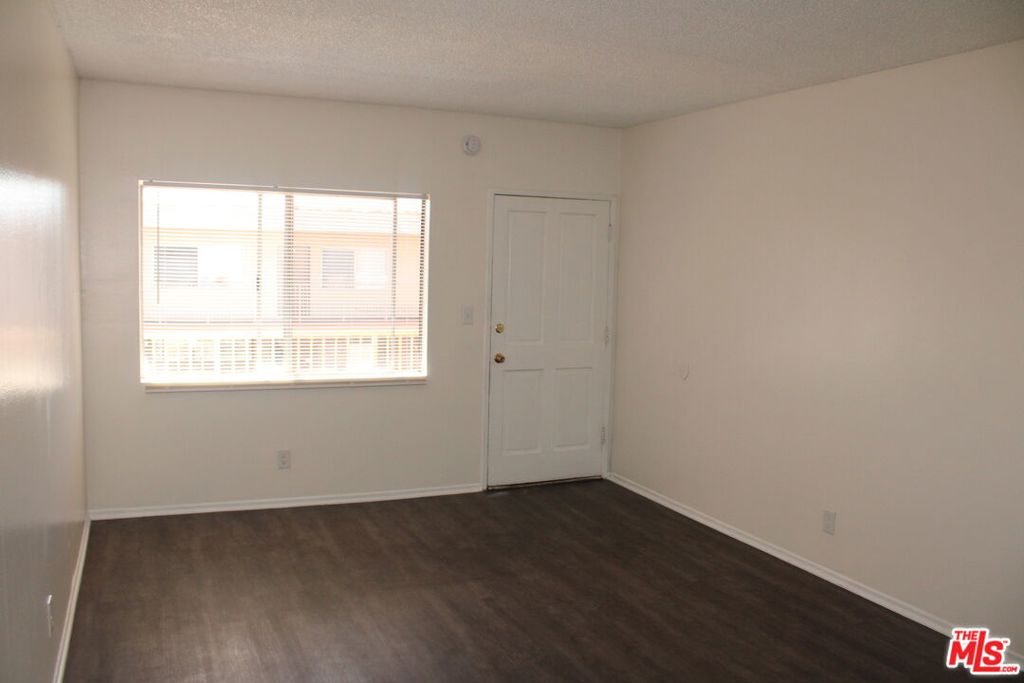 14108 Doty Avenue 31 Property Photo 9
