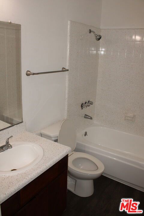 14108 Doty Avenue 31 Property Photo 10
