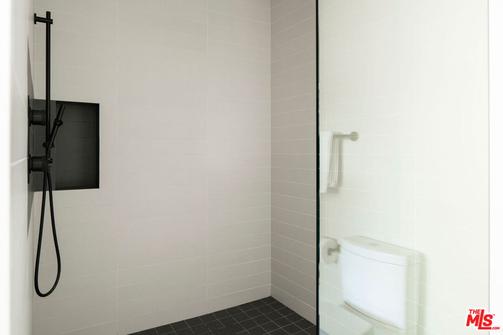 1329 California Avenue 102 Property Photo 23