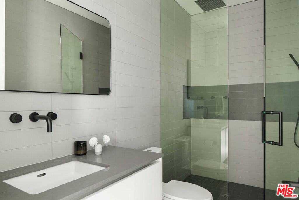 1329 California Avenue 102 Property Photo 27