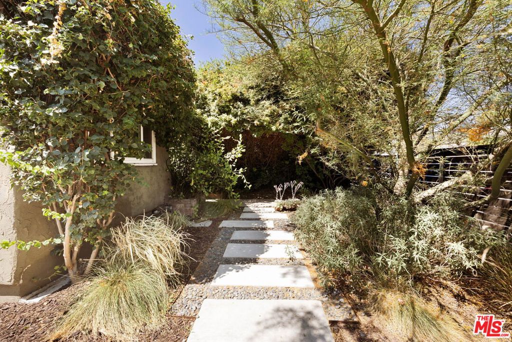 1211 N Avenue 54 Property Photo 2