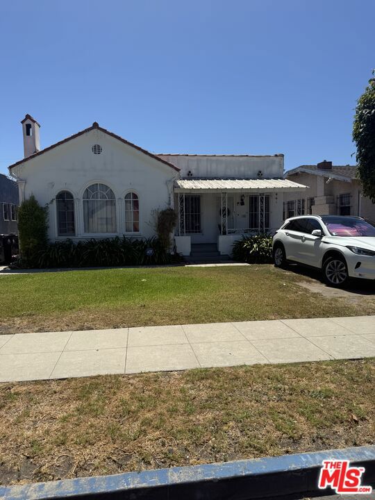 1922 W 39th Place Property Photo 1