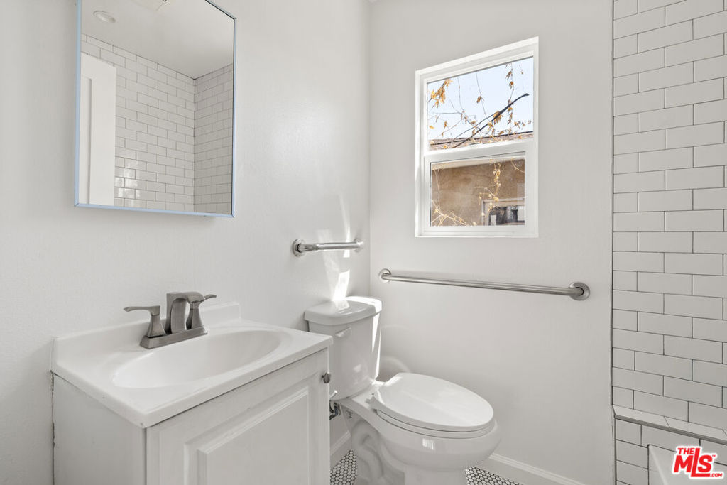 3193 Budau Avenue Property Photo 9