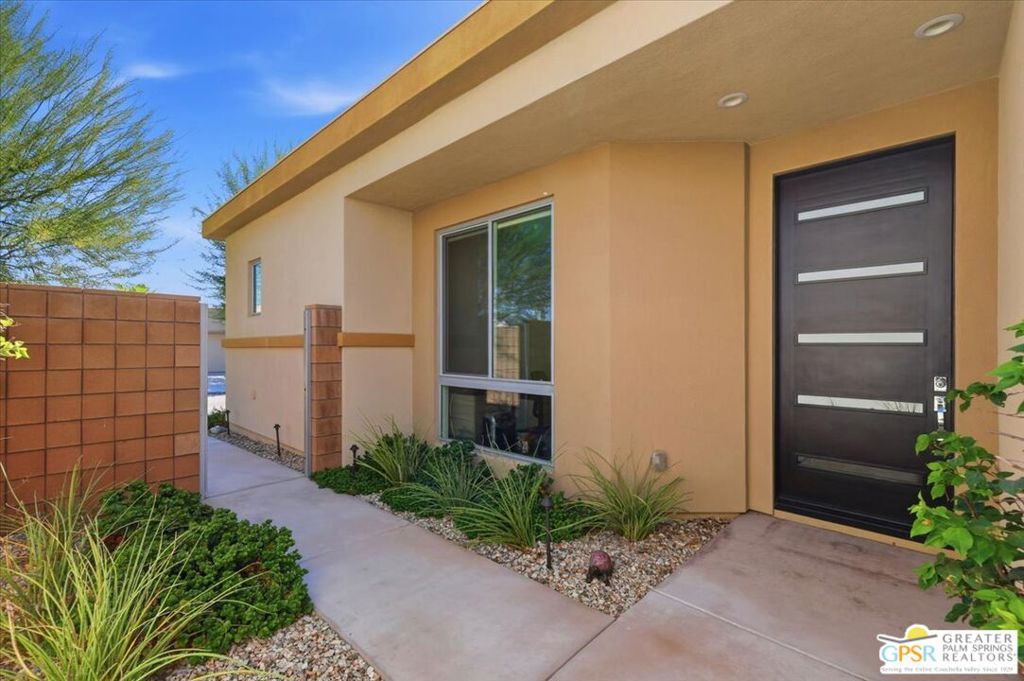 1287 Celadon Street Property Photo 4