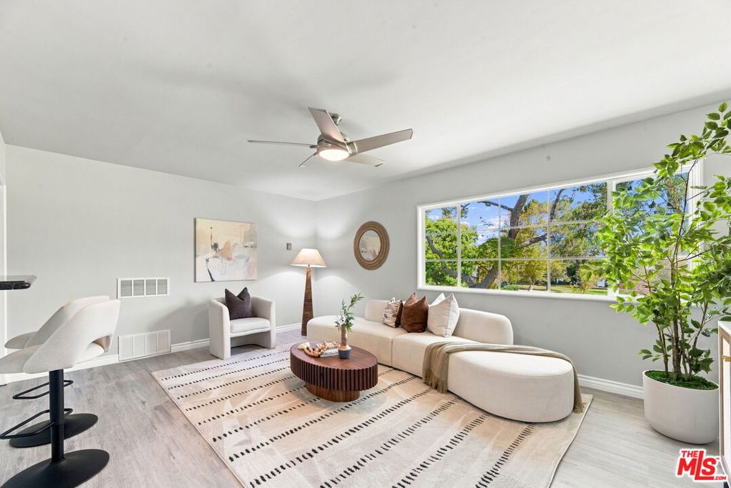 5328 1/2 Village Property Photo 4
