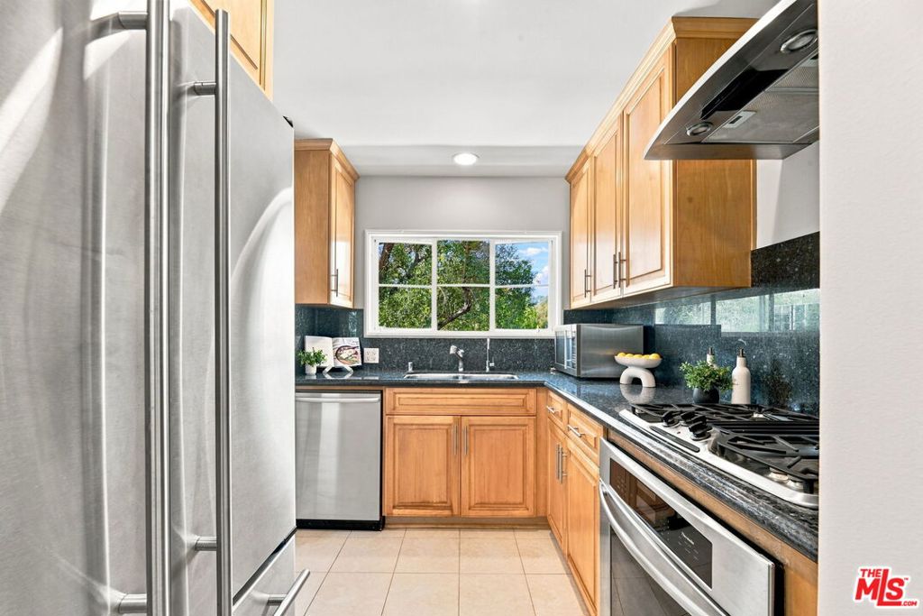 5328 1/2 Village Property Photo 10