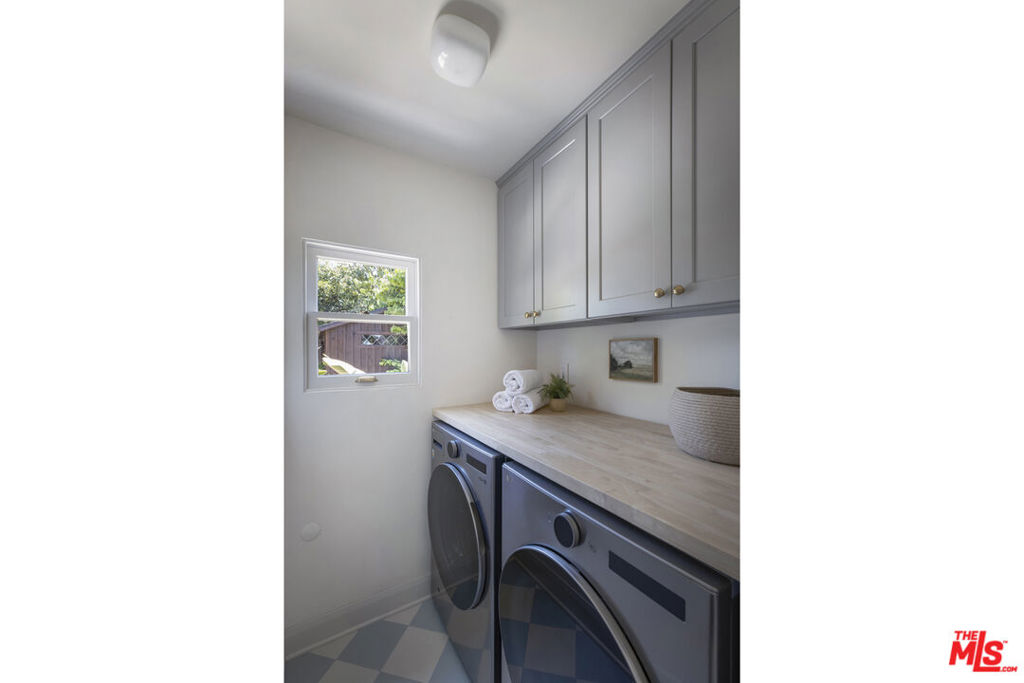 2948 S Norton Avenue Property Photo 16