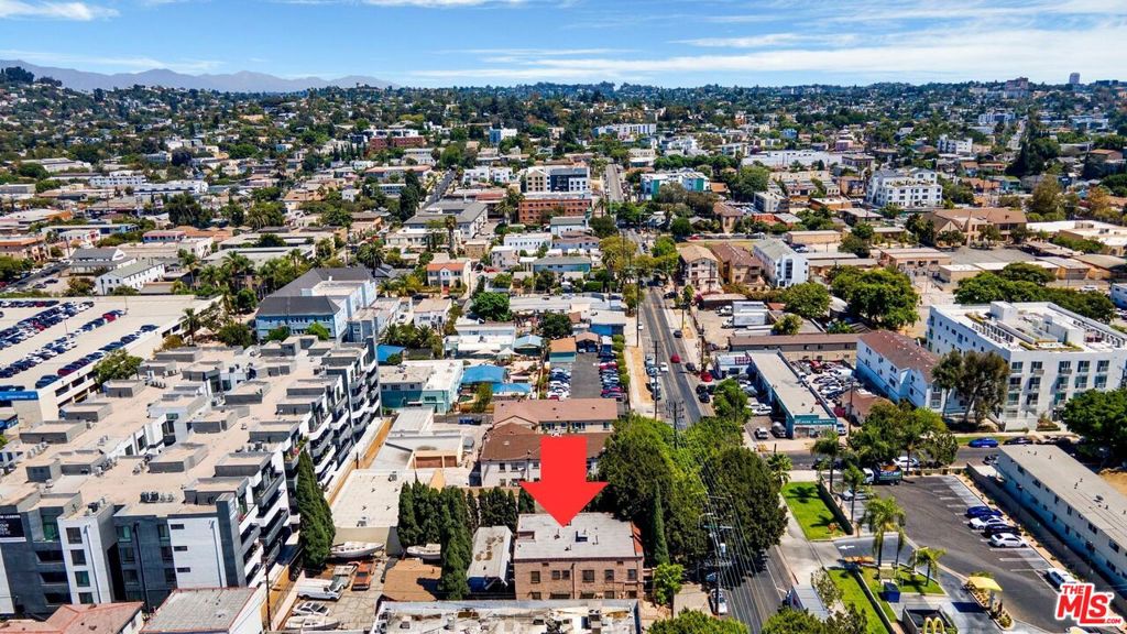 4149 Melrose Avenue Property Photo 6