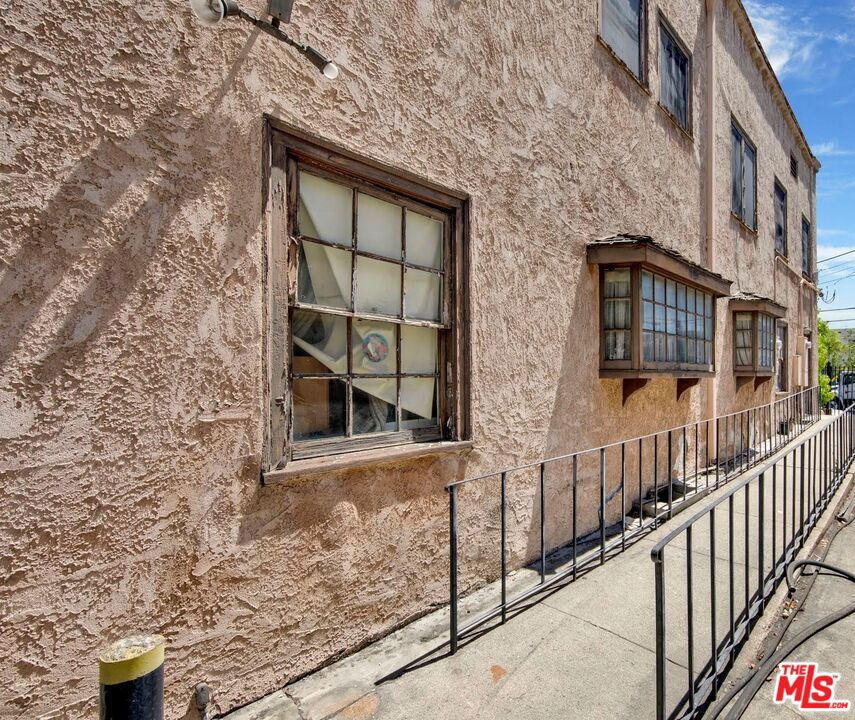 4149 Melrose Avenue Property Photo 8