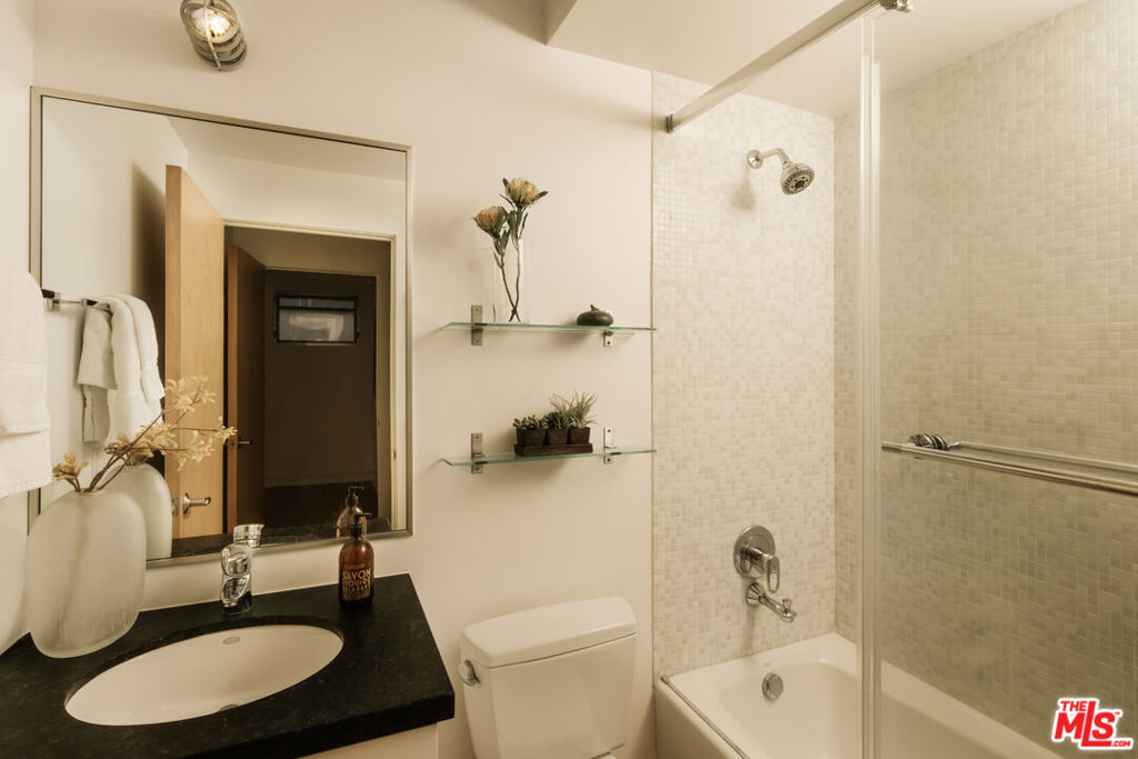 208 S Venice Boulevard A Property Photo 12