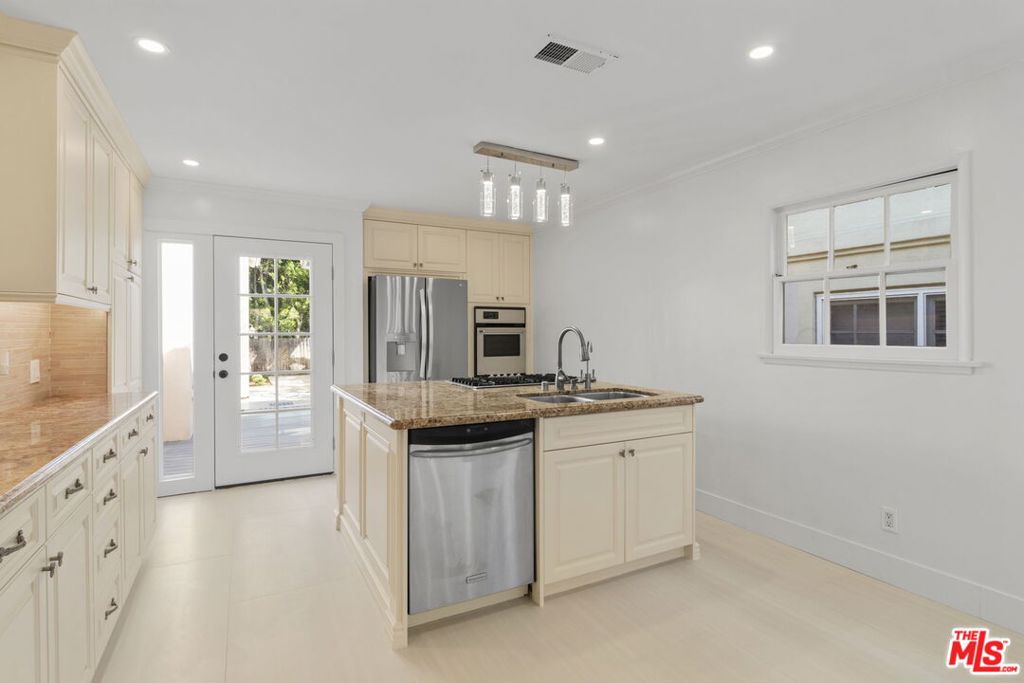 2128 Camden Avenue Property Photo 8