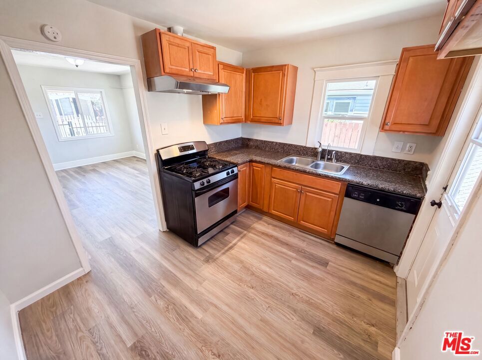 2135 E Spaulding Court Property Photo 2